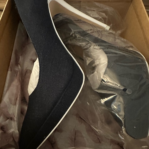 Jessica Simpson Denim and White Heels (NWT) - Picture 2 of 3